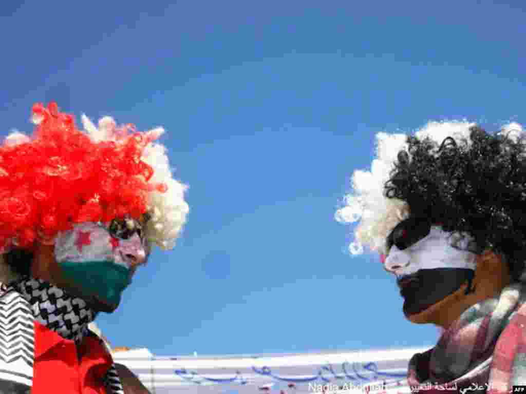 Demonstrators with their faces painted with the Yemen flag (Photo - Nadia Abdullah)