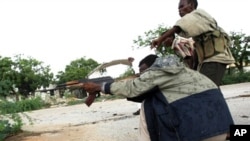 Combatentes da al-Shabab nas ruas de Mogasdício, Maio de 2009