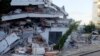 Oštećena zgrada u Draču (Foto: AP/Hektor Pustina)