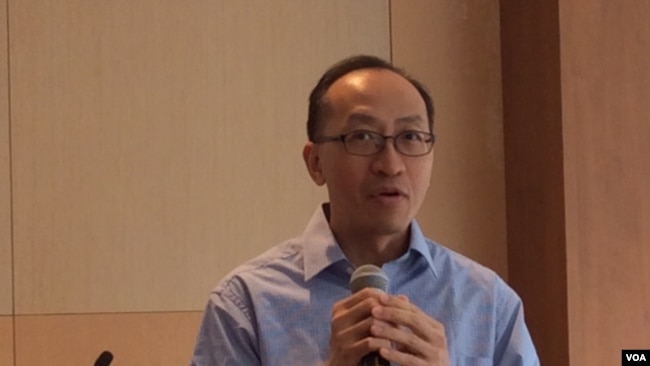 香港大学新闻和媒体研究中心副教授傅景华 (美国之音记者申华拍摄)