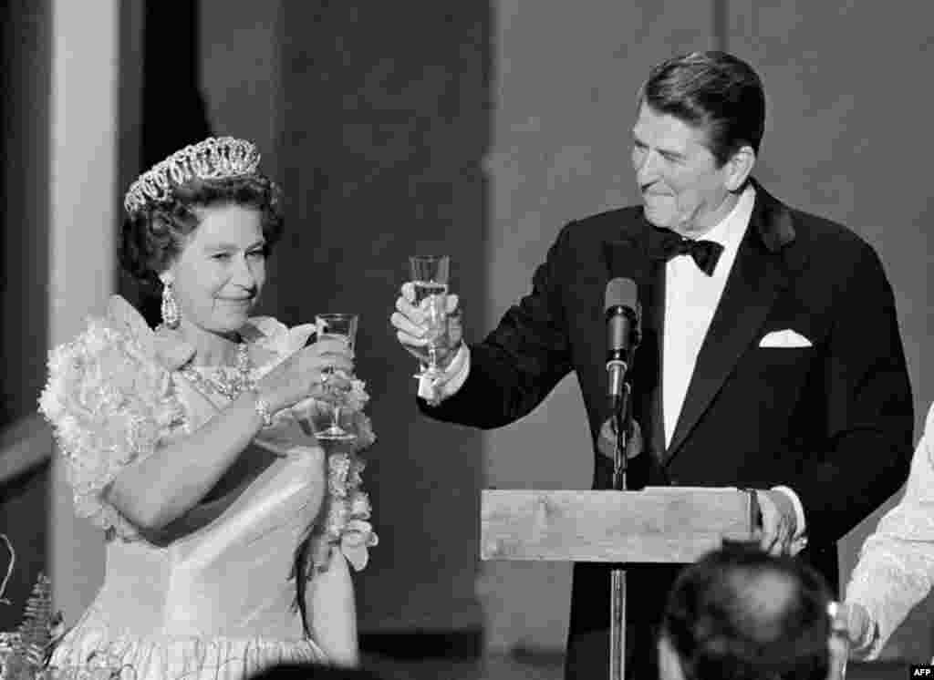 President Ronald Reagan and Queen Elizabeth raise their glasses in a toast during a state dinner in San Francisco's Golden Gate Park, March 3, 1983. (AP)