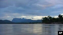 ທິວທັດລຳແມ່ນໍ້າຂອງ ກ່ອນຕາເວັນຕົກ