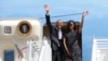 پرزیدنت اوباما و همسرش در راه بازگشت از افریقا