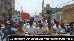 سندھ کے شمالی اضلاع میں قبائلی جھگڑوں کے خلاف لوگ سراپا احتجاج بھی رہتے ہیں۔ 