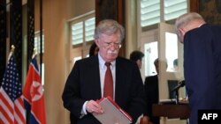 Le conseiller américain à la sécurité nationale John Bolton pour une cérémonie de signature entre Kim Jong Un et Donald Trump à Singapour le 12 juin 2018.