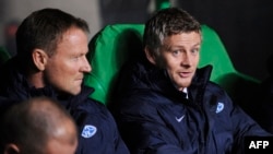 Ole Gunnar Solskjaer, saat menangani klub Norwegia, Molde FK, menyaksikan timnya berlaga di penyisihan Grup A Liga Eropa antara Celtic melawan Molde FK di Celtic Park, Glasgow, Skotlandia, 5 November 2015. Molde menang 2-1.