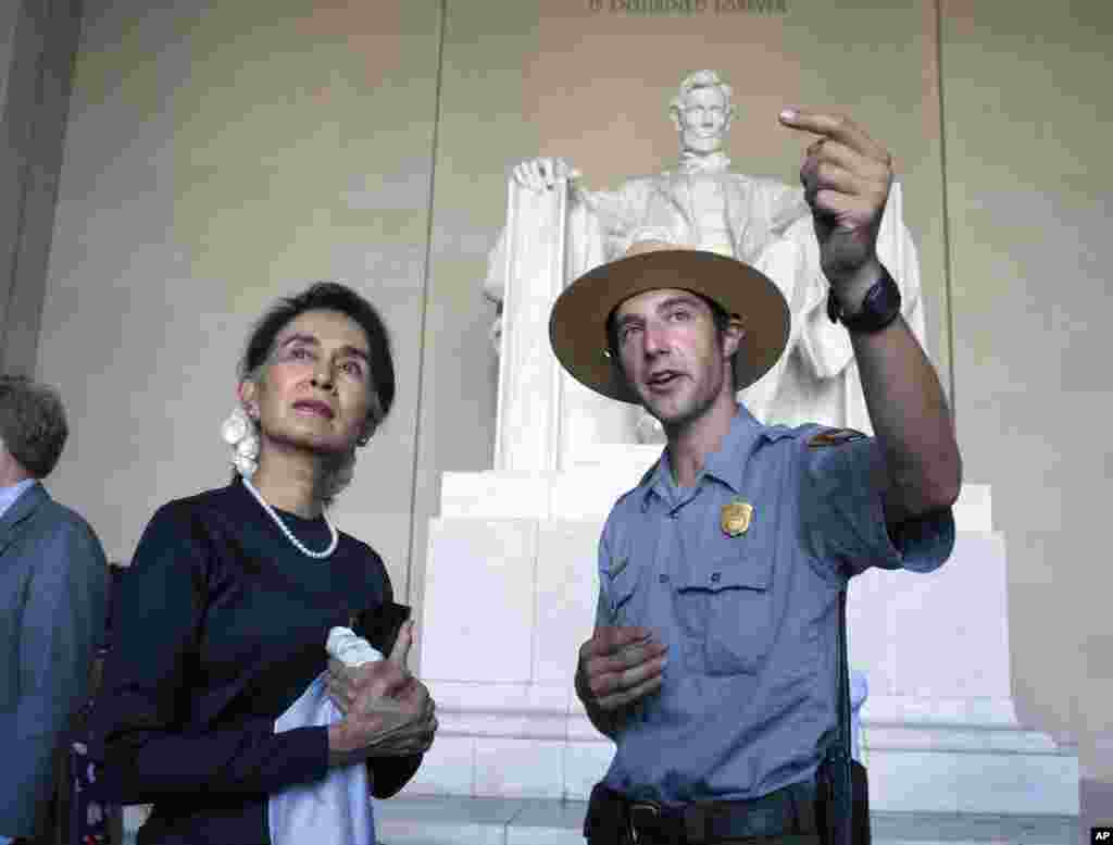 Aung San Suu Kyi takes a tour of the Lincoln Memorial with National Park Service ranger Heath Mitchell in Washington, D.D., Sept. 14, 2016.