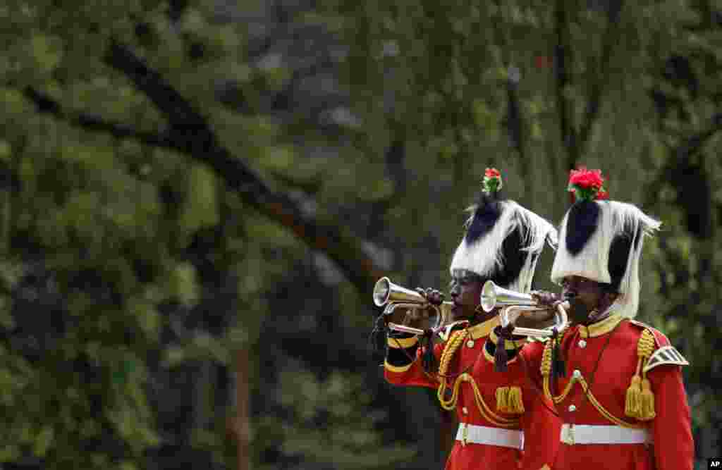 Members of a Kenyan military band sound bugles to mark the start of two minute-silence on Remembrance Sunday at the Nairobi War Cemetery.&nbsp;The annual event is observed in Britain and around the Commonwealth to honor the contribution of those British and Commonwealth military who died in the two World Wars and later conflicts.&nbsp;