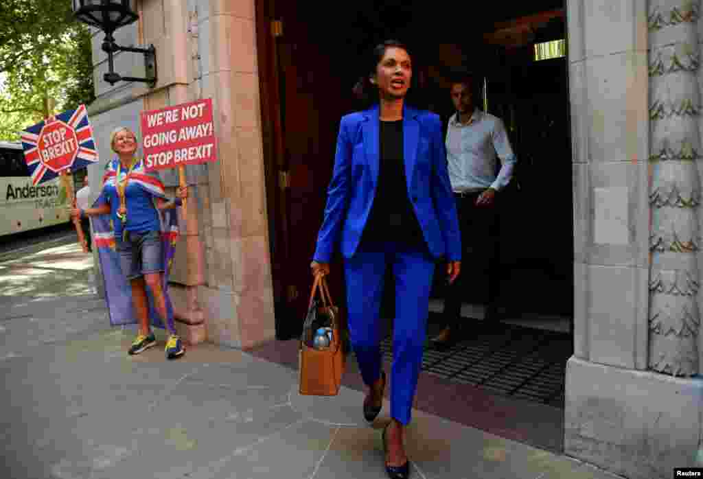 A advogada e activista anti-Brexit Gina Miller à saída do estúdio da rádio e televisão em Londres.