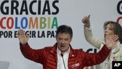 El presidente Juan Manuel Santos aparece al frente de las últimas encuestas en Colombia.
