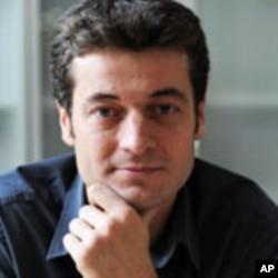 Jean Francois Julliard, Secretary General of Reporters Without Borders, is questioning the efficacy of the French government's efforts to secure the release of two French journalists captured in Afghanistan