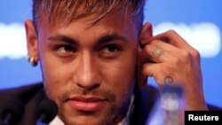 Neymar Jr lors d’un point de presse à Paris, France, 4 août 2017. 