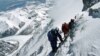 Tuyết lở trên đỉnh Everest, 12 người thiệt mạng 