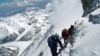 Sedikitnya 12 Tewas Akibat Longsoran Salju Gunung Everest