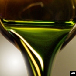 Algae-based crude oil
