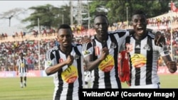 Le Tout Puissant Mazembe a remporté pour la deuxième fois consécutive la Coupe de la Confédération africaine de football (CAF) grâce à son match nul 0-0 en finale retour chez les Sud-Africains de SuperSportUnited, Pretoria, Afrique du Sud, 25 novembre 201