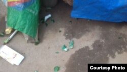 陈光福家中被扔掷啤酒瓶子 (陈光福微博图片)