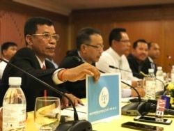 FILE- Leaders of the Cambodian Nation Love Party (CNLP) address the press at a conference in Phnom Penh, Cambodia, January 2, 2020. (Aun Chhengpor/VOA Khmer)
