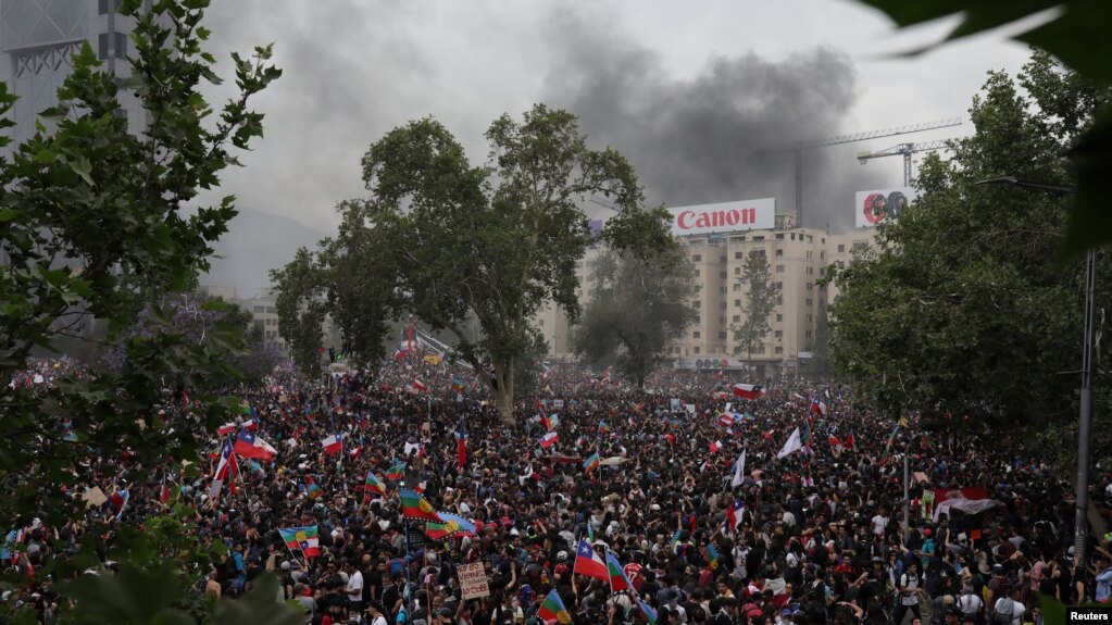 ChileManifestantes protestan contra el gobierno de Chile en Santiago, Chile, el viernes.