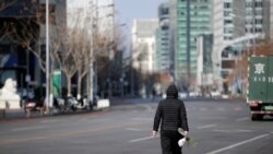El distrito financiero de Beijing sigue desierto a pesar de la reanudación de las actividades laborales en China en medio de la epidemia de coronavirus el 11 de febrero de 2020.