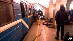 Blast victims lie near a subway train hit by a explosion at the Tekhnologichesky Institut subway station in St.Petersburg, Russia, April 3, 2017. (AP Photo/DTP&ChP St. Peterburg via AP)