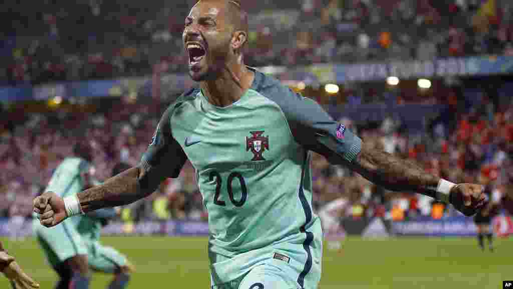 Ricardo Quaresma après avoir marqué le but de qualification face à la Croatie, le 25 Juin, 2016.