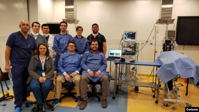 Grupo de investigadores de la Universidad de La Sabana que diseñaron un ventilador mecánico para pacientes con COVID-19. Foto: Cortesía Universidad de La Sabana.