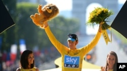 Bradley Wiggins, saat menerima penghargaan sebagai juara balap sepeda Tour de France 2012 di Paris, Perancis (Foto: dok).