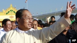Burmese Vice President Tin Aung Myint Oo waves to residents during the inauguration ceremony of the Ayeyarwaddy Bridge in Pokokku, central Burma, December 31. 2011. 