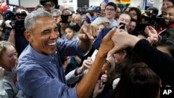 L'ancien président Barack Obama lors d'une apparition surprise à Fairfax Station, le 5 novembre 2018.