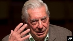 El premio Nobel de Literatura Mario Vargas Llosa fue implicado en los llamados "Papeles de Panamá".