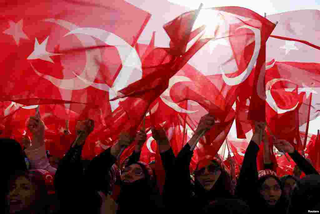 Women wave Turkey&#39;s national flags during a rally against recent Kurdish militant attacks on security forces in Istanbul.