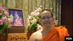 Phramaha Napan Santipattho, Assistant Abbot, Wat Saket (The Golden Mount Temple), Bangkok, August 1, 2014, (Steve Herman/VOA).