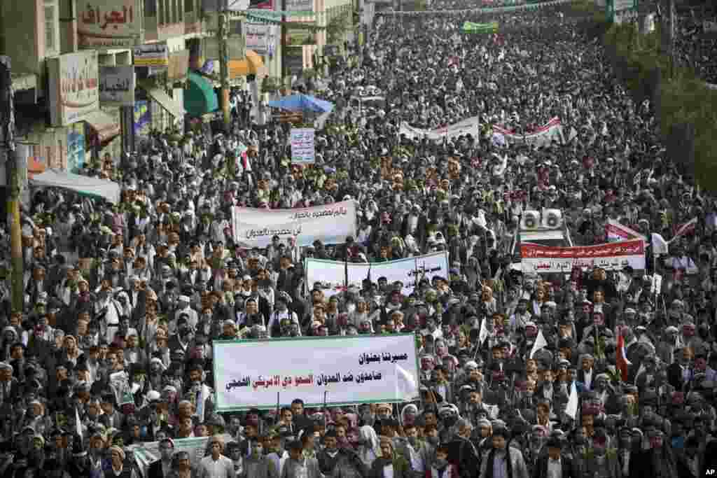 حوثی سعودی عرب کی فضائی کارروائی کے خلاف سراپا احتجاج ہیں۔