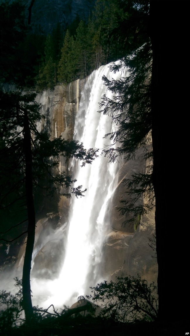 Water drops 90 meters over Vernal Fall onto the Merced River in Yosemite National Park.