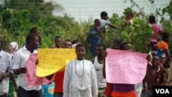 Villagers say since they lost the fishing industry, children are always hungry and often sick from drinking polluted water. (VOA PHOTO/ H. Murdock, 15 March 2014, Youbebe, Nigeria.