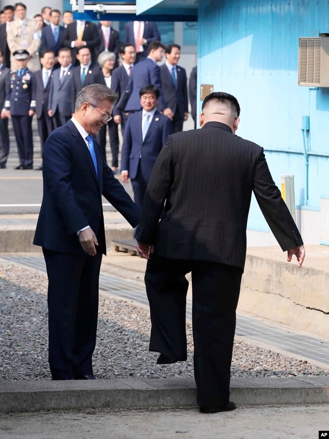North Korean leader Kim Jong Un crosses the military demarcation line to meet with South Korean President Moon Jae-in at the border village of Panmunjom in the Demilitarized Zone, April 27, 2018.