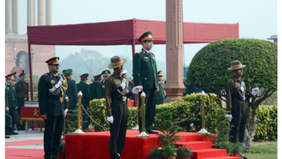 Thượng tướng Phan Văn Giang, thứ trưởng Bộ Quốc phòng Việt Nam, trong chuyến thăm Ấn Độ nhằm tăng cường quan hệ hợp tác quân đội 2 nước. Việt Nam gần đây đã thông báo cho Ấn Độ biết về các hoạt động gây căng thẳng trên Biển Đông của Trung Quốc.