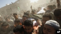 Palestinians carry the body of Mahmoud Al-Najar during his funeral in Khan Younis in the southern Gaza Strip, 26 Dec 2010. He was killed in Israeli strike.