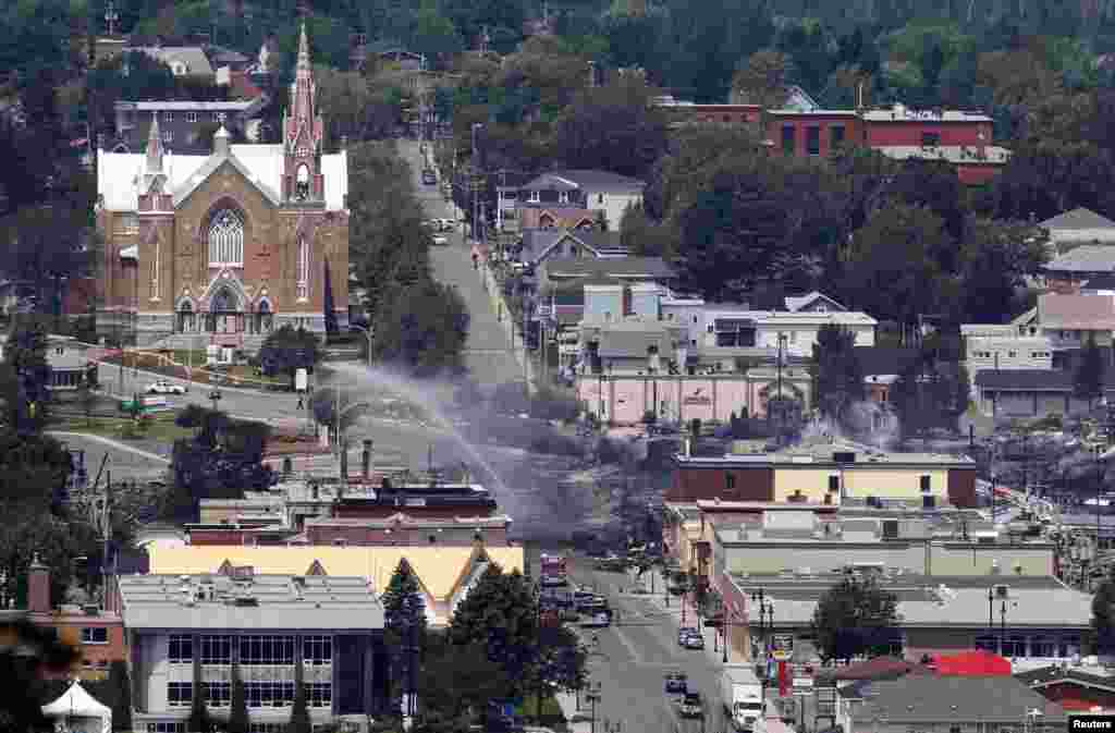 Quang cảnh thị trấn Lac Mégantic, Québec, sau khi đoàn tàu không người lái trật đường ray và phát nổ, 7 tháng 7, 2013.