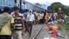 인도 폭주 열차, 주민 덮쳐...30여명 사망