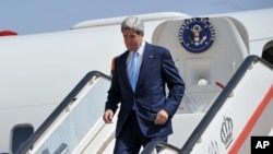 U.S. Secretary of State John Kerry steps off his plane upon his arrival at the Queen Alia International Airport in Amman, Jordan, July 16, 2013. 