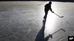 ฮ็อคกี้น้ำแข็งกำลังได้รับความนิยมมากขึ้นในหมู่เด็กจีน