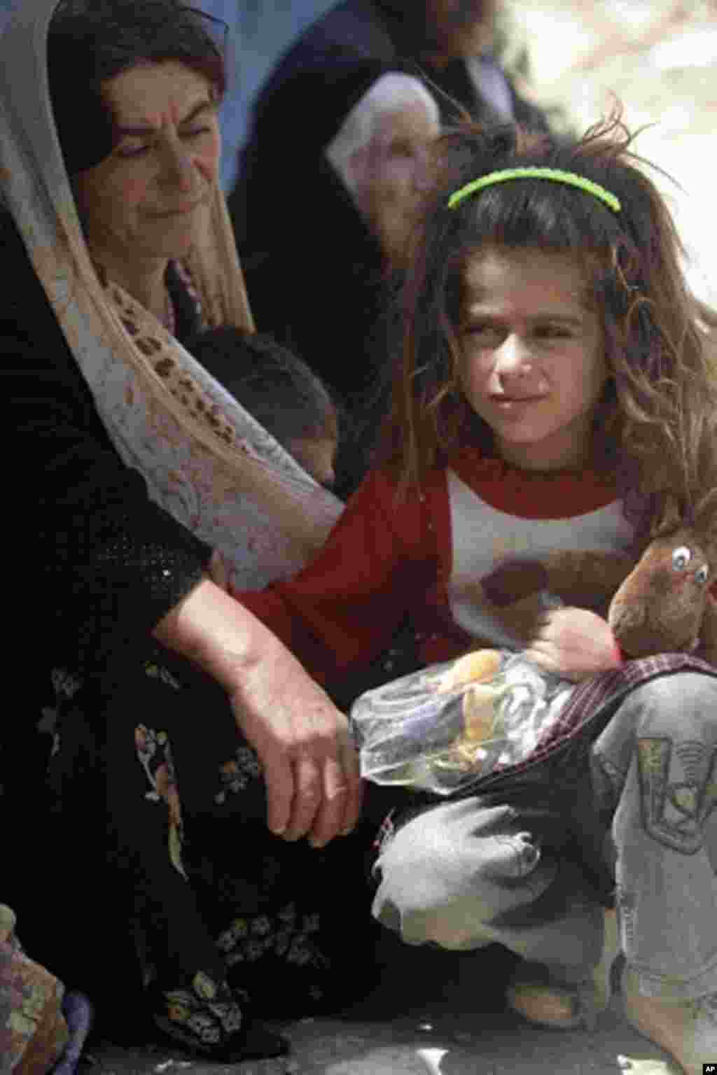 Hundreds displaced by Iranian forces shelling Iraqi Kurdistan Border, Sunday, July 31, 2011