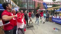 جشن و پایکوبی علاقه‌مندان به فوتبال در خیابان‌های شهر ونکوور