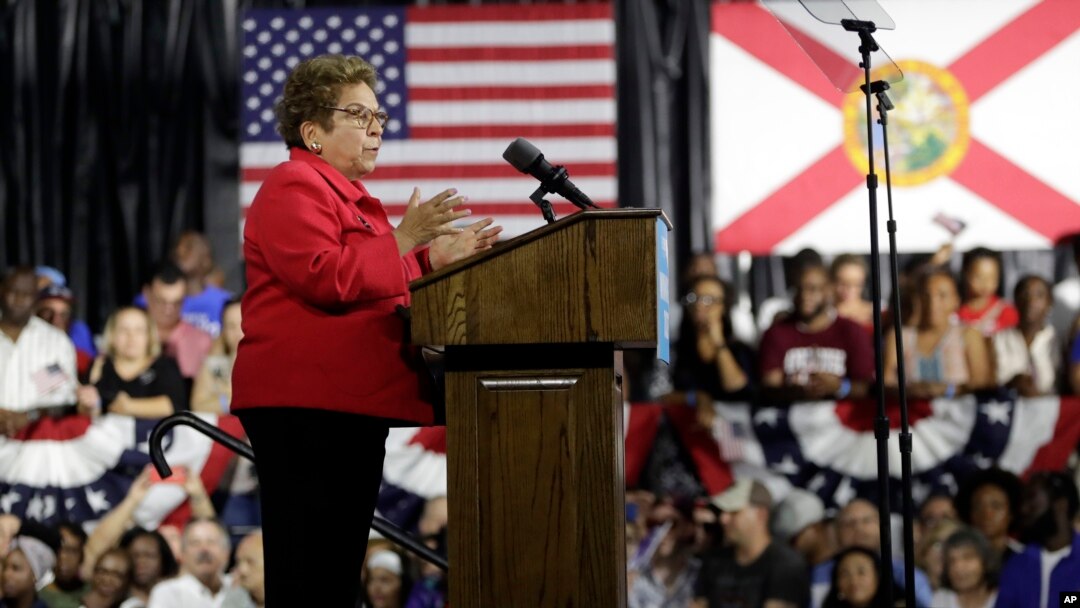 La congresista demócrata por Florida, Donna Shalala dijo que "No podemos permitir que Nicolás Maduro continúe arrasando la democracia y actuando con impunidad".