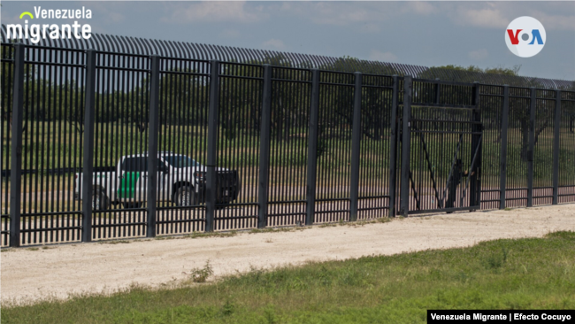 Efectivos de la Patrulla Fronteriza vigilan una de las zonas de mayor ingreso irregular de inmigrantes en Del R&#237;o, Texas.