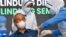 Thủ tướng Malaysia Muhyiddin Yassin được tiêm vắc xin Pfizer/BioNTech.