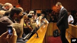 22일 남아프리카 공화국 프리토리아의 법정에서 보석심리에 출석한 오스카 피스토리우스.