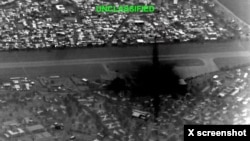 حملات نظامی ایالات متحده به تاسیسات جمهوری اسلامی در جزیره خارک ایران (عکس از ویدیوی سنتکام گرفته شده است) 